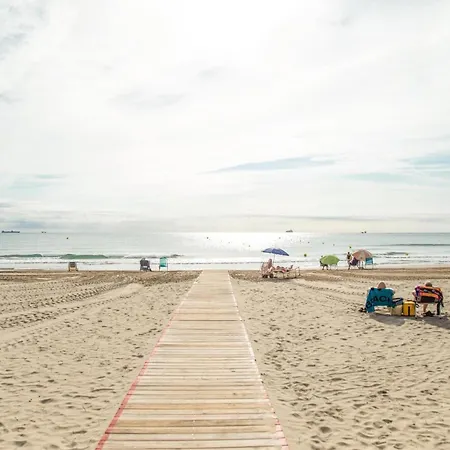Vistas Playa Y Climatizado 坎布里尔斯